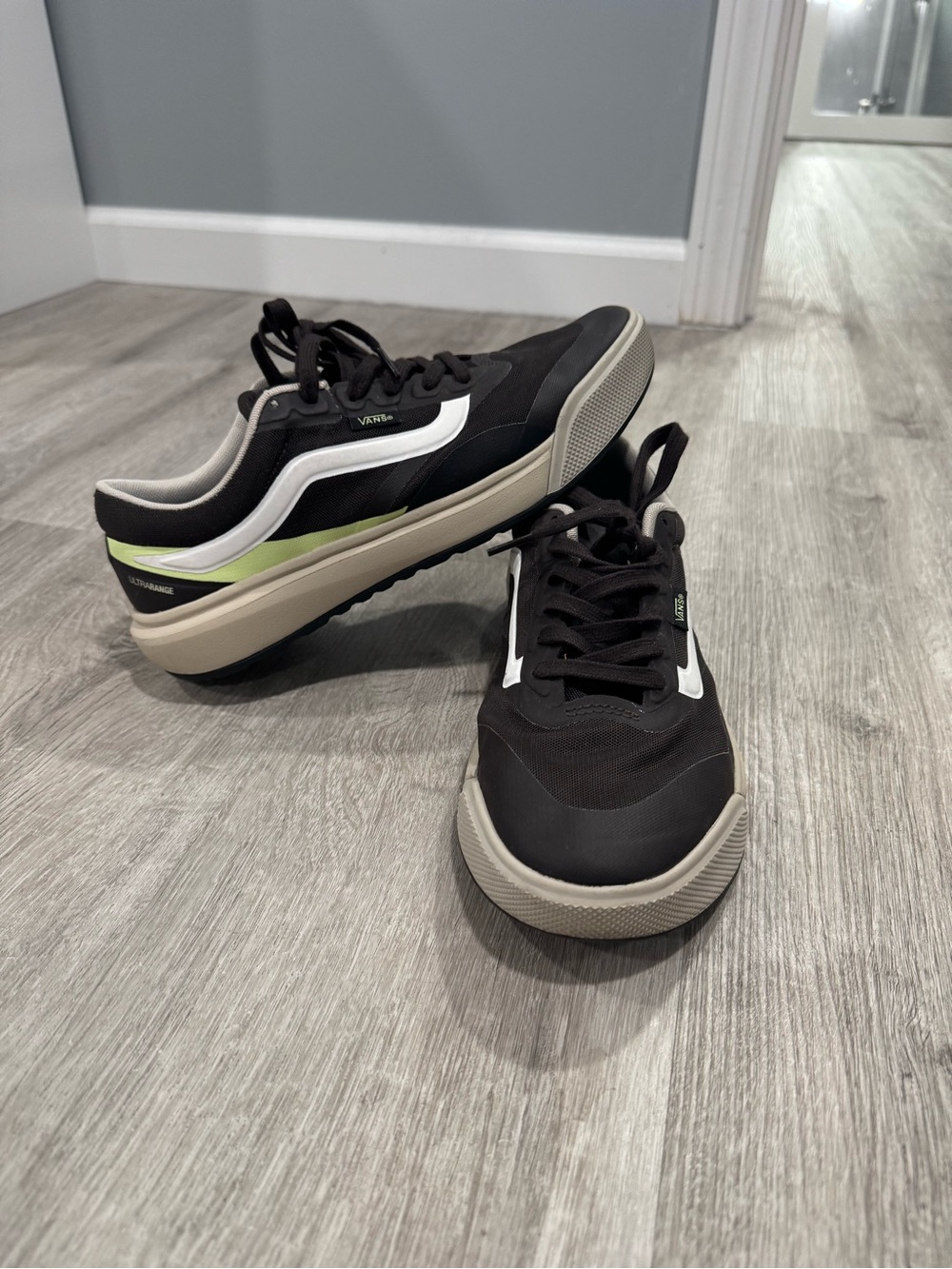 Women’s Size 9 ULTRARANGE Vans
